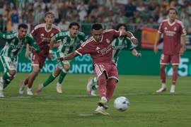 Real của HLV Mourinho thua sốc trong ngày mặc màu áo lạ mắt