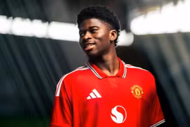 Baleba chính thức gia nhập MU, nhận số áo đặc biệt tại Old Trafford