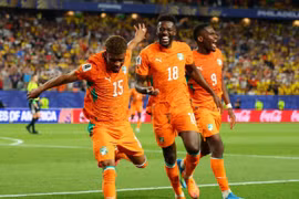 Ngôi sao MU hóa người hùng, Bờ Biển Ngà làm nên lịch sử ở World Cup
