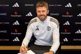 Michael Carrick chính thức trở thành HLV trưởng MU