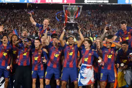 Hạ đẹp Real, Barca vô địch La Liga đầy ngọt ngào