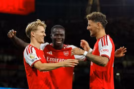 Arsenal phô diễn sức mạnh ở trận mở màn Ngoại hạng Anh 2026/27