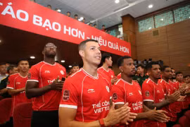 Á quân V-League tăng tốc với 11 tân binh, quyết đua vô địch