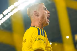 Ronaldo ghi bàn quyết định, Al Nassr ngược dòng giữ mạch toàn thắng
