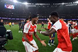 Rooney: "Arsenal ăn mừng lố quá"
