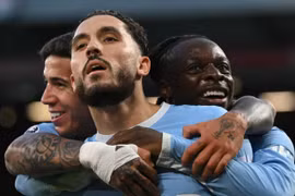Man City trừng phạt Liverpool sau tấm thẻ đỏ ở đại chiến Ngoại hạng Anh