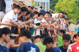 Kỷ lục khán giả trong ngày mở màn Giải bóng đá học sinh THPT Hà Nội 2026