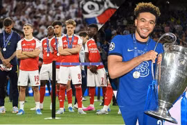 Arsenal bị Chelsea 'troll' khi về nhì Champions League