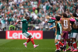 Tiền đạo Mexico ghi bàn đầu tiên, đi vào lịch sử World Cup
