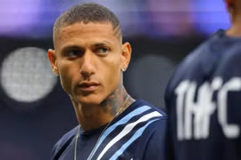 Richarlison sang Thổ Nhĩ Kỳ làm đồng đội của Salah