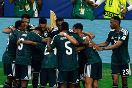 Saudi Arabia buộc Uruguay chia điểm, châu Á tiếp tục bất bại