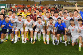 U23 Việt Nam vào tứ kết U23 châu Á với kỳ tích toàn thắng