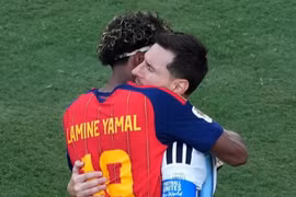 Messi đã nói gì khi ôm Yamal ở chung kết World Cup?