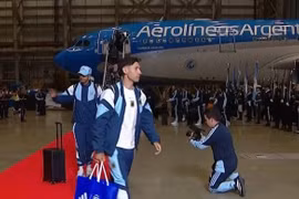 Messi 'mất tích' khi tuyển Argentina trở về quê nhà