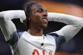 Tottenham tự mình vứt bỏ cơ hội trụ hạng an toàn