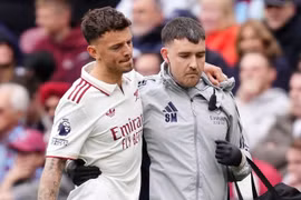 Arsenal nhận hung tin trước chung kết Champions League