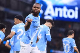 Man City thắng thuyết phục tại Etihad, cuộc đua vô địch lại nóng rực