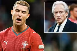 Không xin lỗi Ronaldo, HLV tuyển Bồ Đào Nha bị dọa sa thải