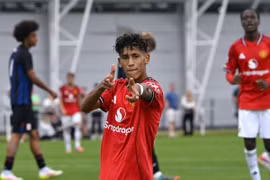 Huyền thoại MU chỉ cách để “truyền nhân Ronaldo” phát triển đúng hướng