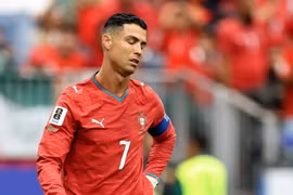Khi Messi phá kỷ lục, Mbappe và Haaland thăng hoa, Ronaldo chỉ còn lại sức ép nặng nề