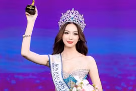 Hoa hậu Nguyễn Trần Hà Linh: "Vương miện mở cánh cửa, năng lực mới quyết định hành trình"