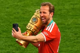 Harry Kane lập hattrick, đoạt danh hiệu thứ 4 cùng Bayern