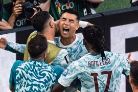 Ronaldo phá dớp World Cup, lập nhiều kỷ lục mới