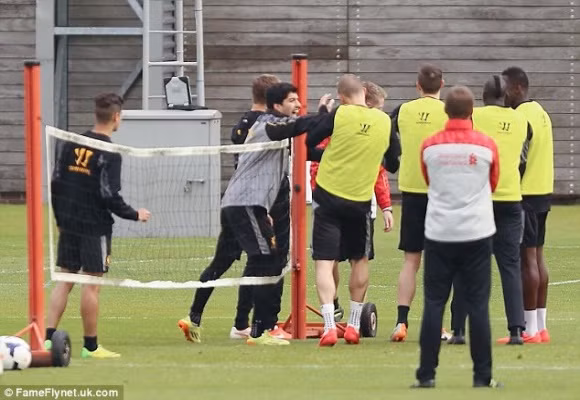 Nội bộ Liverpool “lục đục” trước thềm đại chiến với Chelsea ảnh 1
