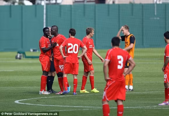 “Ngựa quen đường cũ”, Balotelli đòi “tẩn” trọng tài ảnh 2