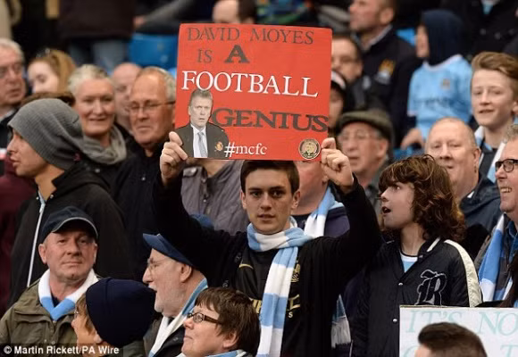 Fan Man City “nuối tiếc” khi David Moyes bị M.U sa thải ảnh 2
