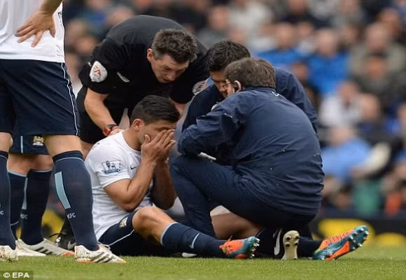 Ngược dòng đả bại Everton, Man City soán ngôi Liverpool ảnh 4