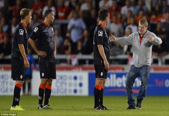 Giggs lập siêu phẩm trong ngày “Thế hệ vàng” 92 của M.U thua thảm ảnh 4