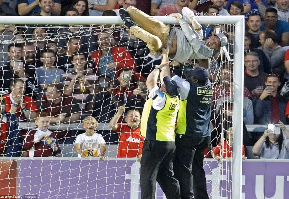 Giggs lập siêu phẩm trong ngày “Thế hệ vàng” 92 của M.U thua thảm ảnh 3