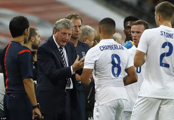 Chùm ảnh: Rooney lập công "rửa" băng đội trưởng Tam Sư ảnh 4