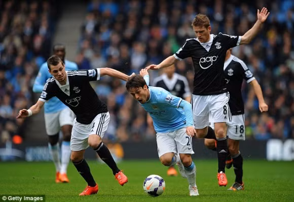 Nasri ghi bàn thắng tranh cãi, Man City thắng dễ Southampton ảnh 1