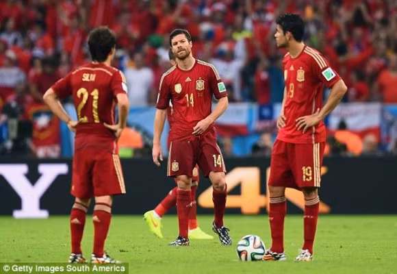 Địa chấn ở Maracana: Tây Ban Nha trở thành cựu vô địch thế giới ảnh 8