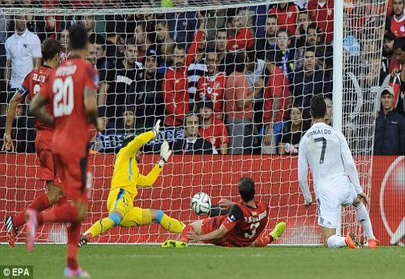 Ronaldo lập cú đúp trong ngày “dải ngân hà” tỏa sáng ảnh 3
