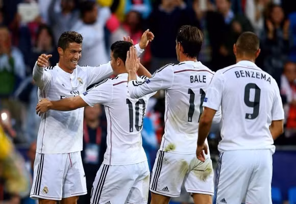Ronaldo lập cú đúp trong ngày “dải ngân hà” tỏa sáng ảnh 5