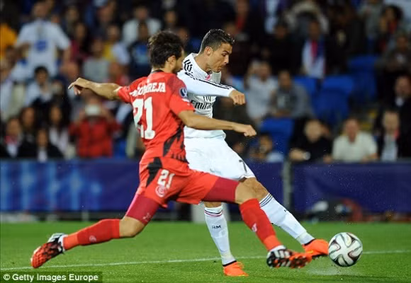 Ronaldo lập cú đúp trong ngày “dải ngân hà” tỏa sáng ảnh 4
