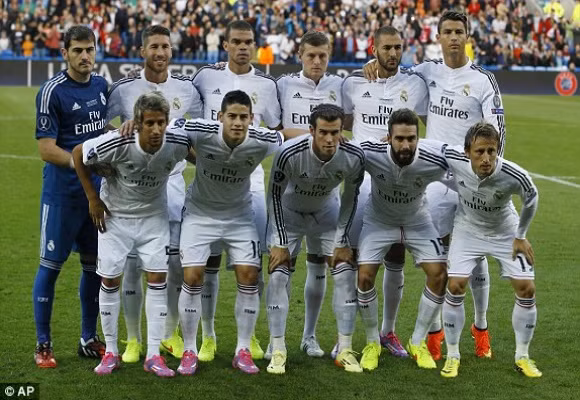 Ronaldo lập cú đúp trong ngày “dải ngân hà” tỏa sáng ảnh 1