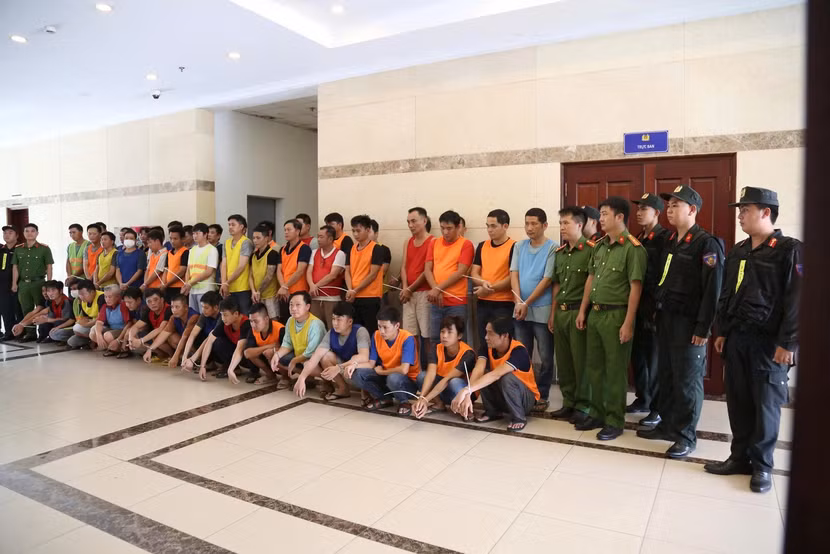 Các đối tượng tại cơ quan Công an.