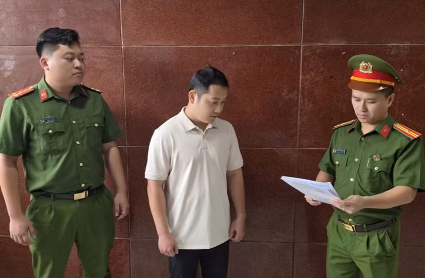 Cơ quan Cảnh sát điều tra tổng đạt quyết định khởi tố đối với Nguyễn Mạnh Cần.