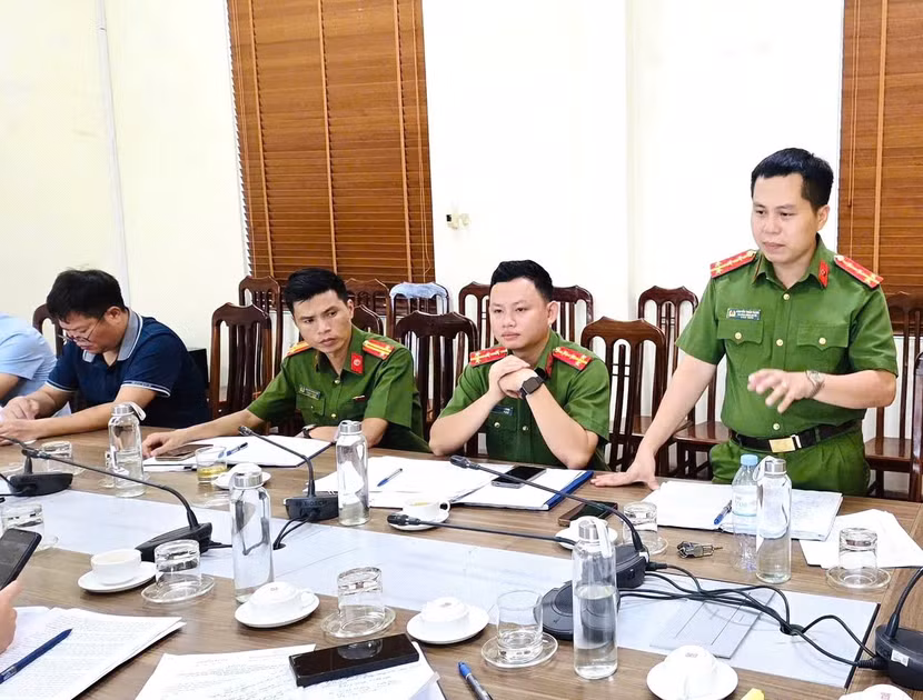 Đại úy Nguyễn Tuấn Mạnh – Trưởng Công an xã phát biểu tại hội nghị
