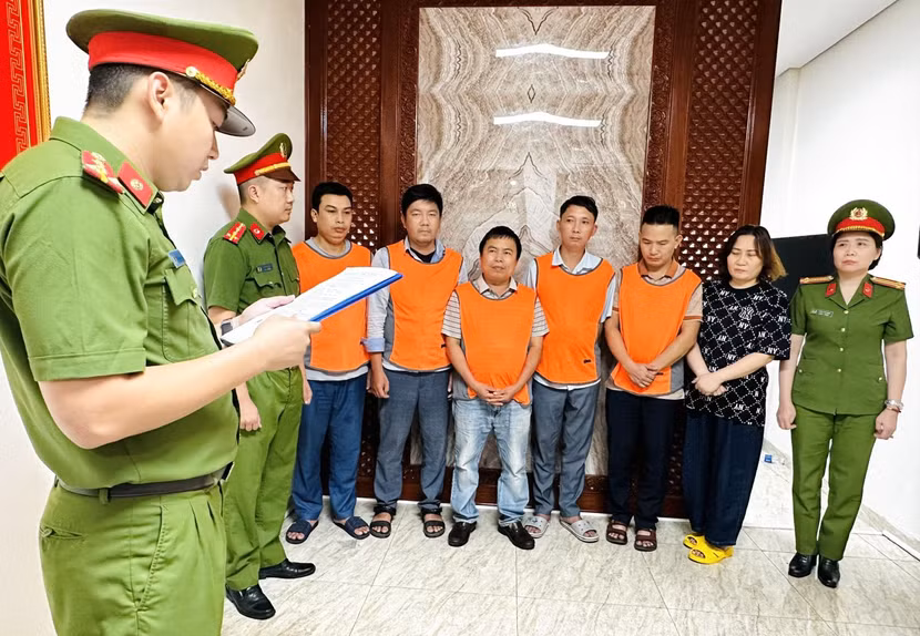 Cơ quan Cảnh sát điều tra Công an tỉnh Thanh Hóa thi hành lệnh bắt bị can để tạm giam
