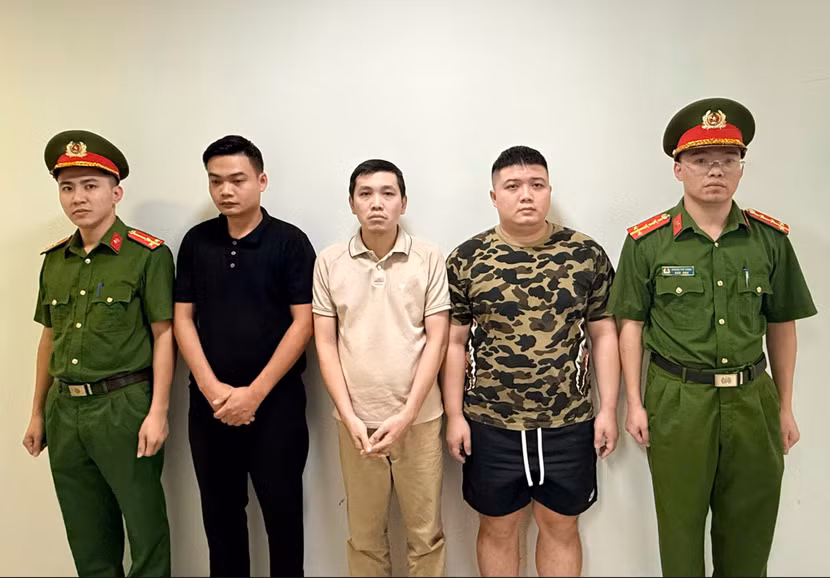 Các đối tượng bị triệu tập đến cơ quan Công an để làm việc