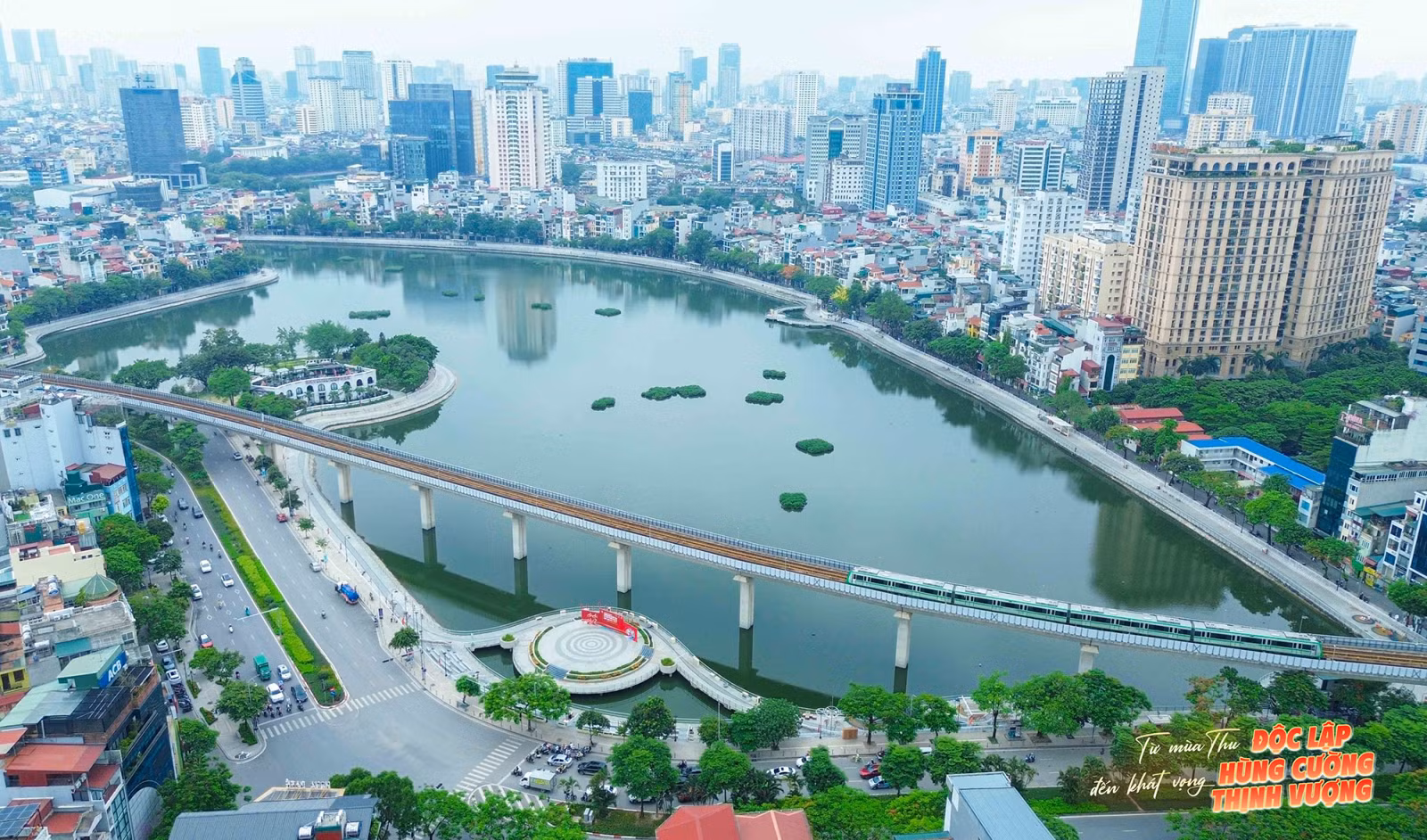 Tuyến đường sắt đô thị Cát Linh - Hà Đông được coi là xương sống giao thông công cộng, góp phần to lớn đưa Hà Nội bước vào kỷ nguyên đô thị văn minh, hiện đại.