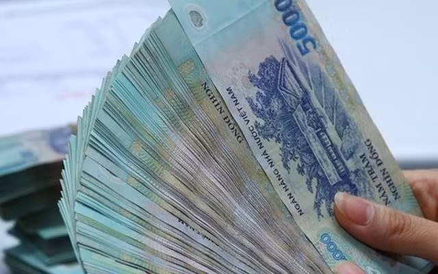 Người phụ nữ mất tiền tỷ vì thường xuyên nhờ thao tác chuyển tiền hộ