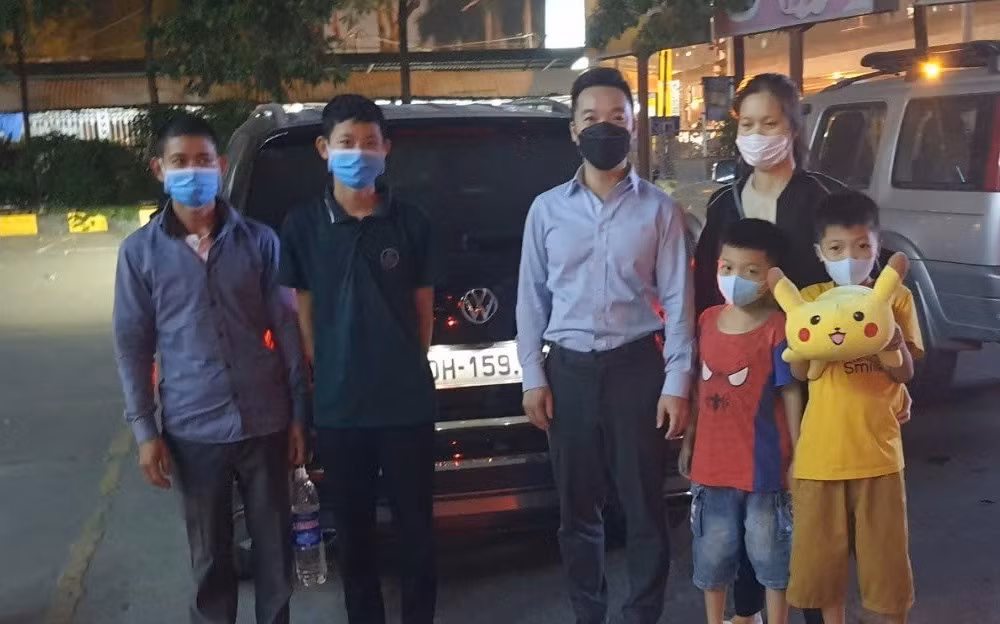 Lặng thầm những chuyến xe yêu thương của Thanh niên luật sư Hà Nội