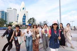 Việt Nam miễn thị thực cho khách Trung Quốc đi du lịch theo đoàn đến Khánh Hòa