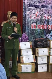 Những người lính cứu hỏa mang hơi ấm đến vùng cao